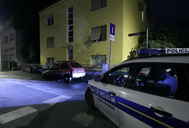 GRUNULO NA TRE&Scaron;NJEVCI: U ulici Jurja Dobrile izgorio automobil