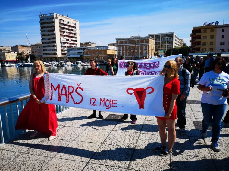 'Hod za život' u Zadru protiv pobačaja, protuprosvjednici im poručili: 'Mar&scaron; iz moje vagine!'