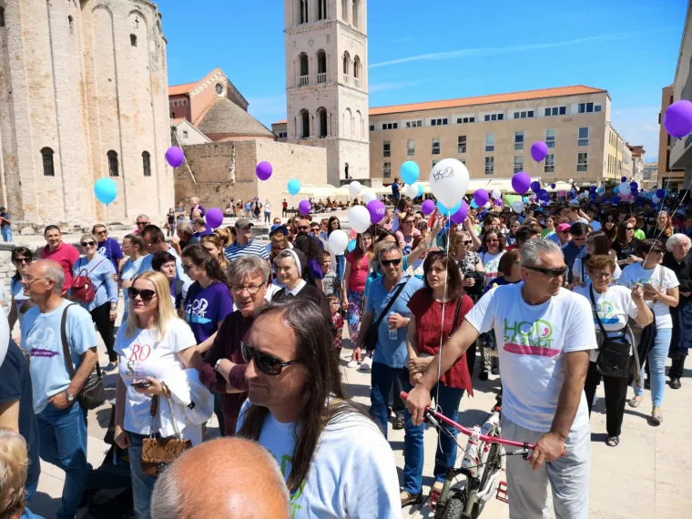 'Hod za život' u Zadru protiv pobačaja, protuprosvjednici im poručili: 'Mar&scaron; iz moje vagine!'