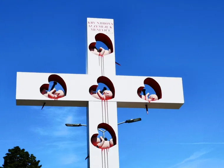 'Hod za život' u Zadru protiv pobačaja, protuprosvjednici im poručili: 'Mar&scaron; iz moje vagine!'