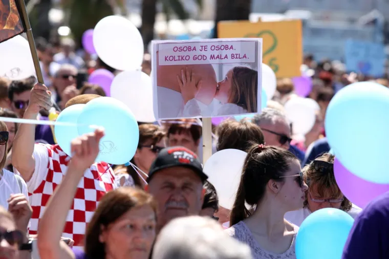 Tisuće na splitskom 'Hodu za život': 'Ja nisam nakupina stanica!'