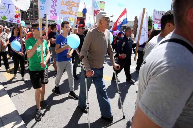 Tisuće na splitskom 'Hodu za život': 'Ja nisam nakupina stanica!'