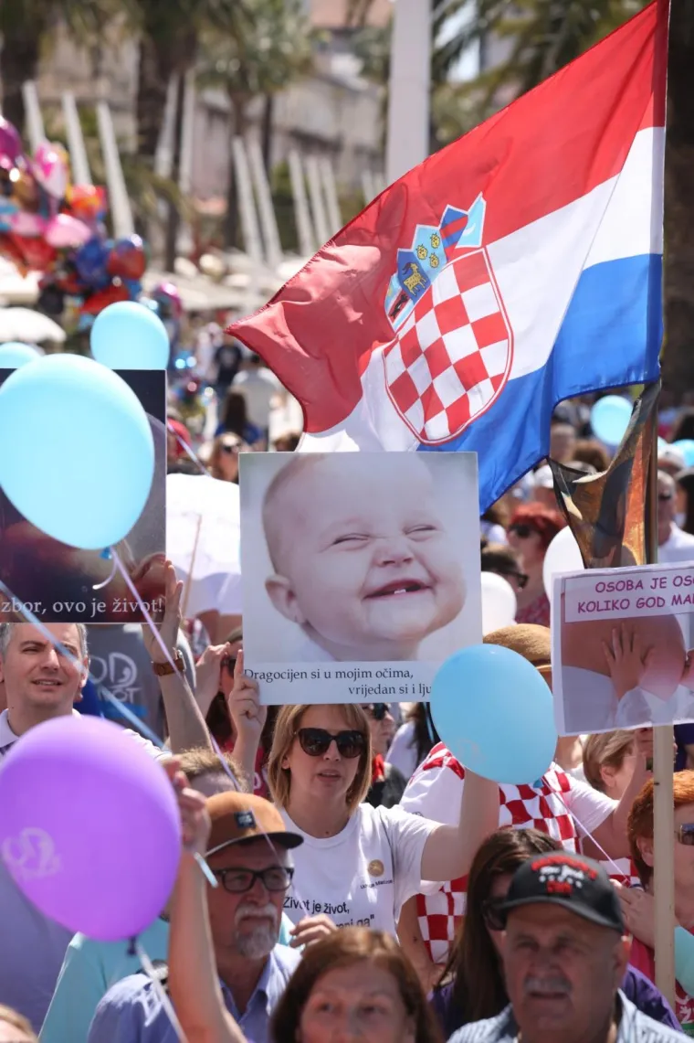 Tisuće na splitskom 'Hodu za život': 'Ja nisam nakupina stanica!'