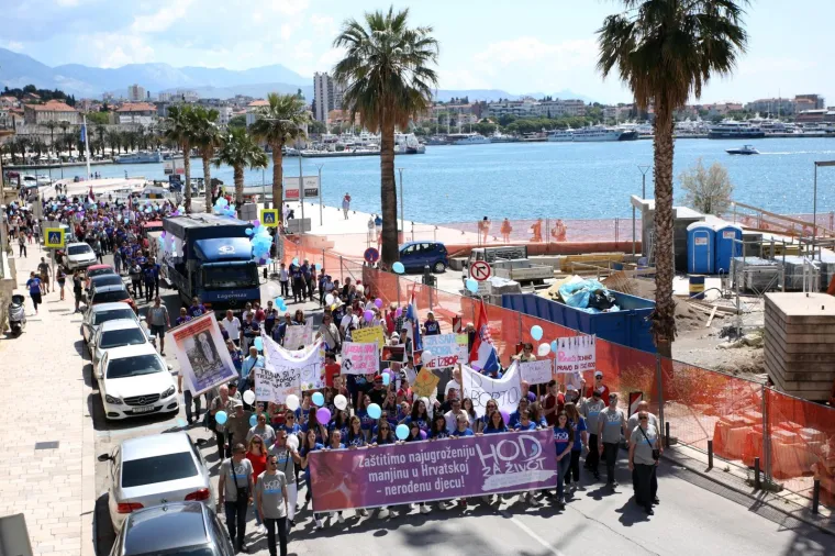 Tisuće na splitskom 'Hodu za život': 'Ja nisam nakupina stanica!'