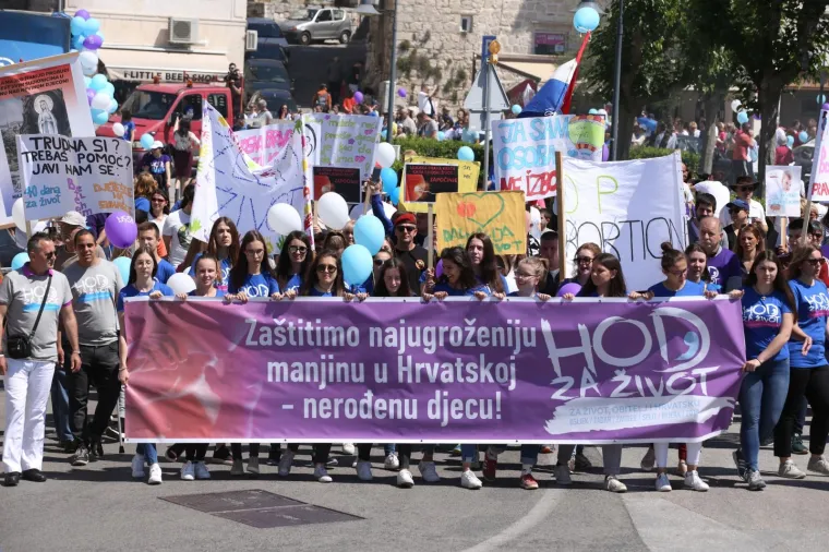 Tisuće na splitskom 'Hodu za život': 'Ja nisam nakupina stanica!'