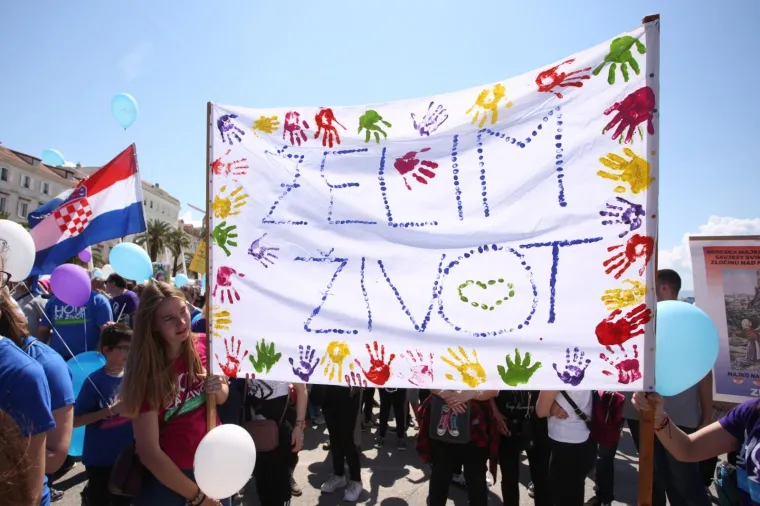 Tisuće na splitskom 'Hodu za život': 'Ja nisam nakupina stanica!'