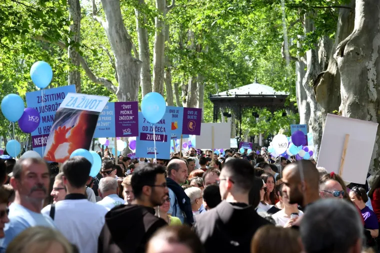 Održan Hod za život u Zagrebu: 'Za&scaron;titimo najugroženiju manjinu u Hrvatskoj &ndash; nerođenu djecu!'