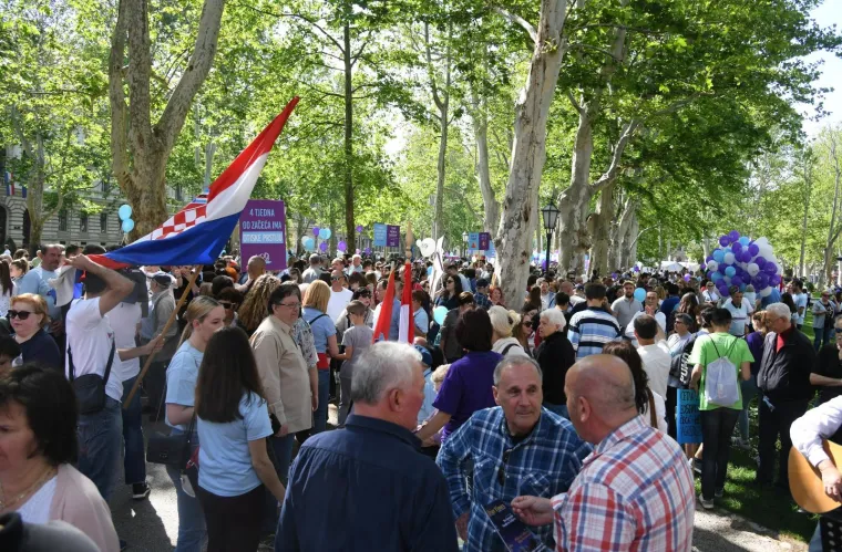 Održan Hod za život u Zagrebu: 'Za&scaron;titimo najugroženiju manjinu u Hrvatskoj &ndash; nerođenu djecu!'