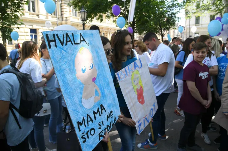 Održan Hod za život u Zagrebu: 'Za&scaron;titimo najugroženiju manjinu u Hrvatskoj &ndash; nerođenu djecu!'
