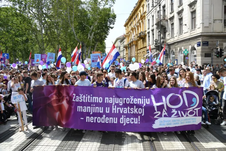 Održan Hod za život u Zagrebu: 'Za&scaron;titimo najugroženiju manjinu u Hrvatskoj &ndash; nerođenu djecu!'