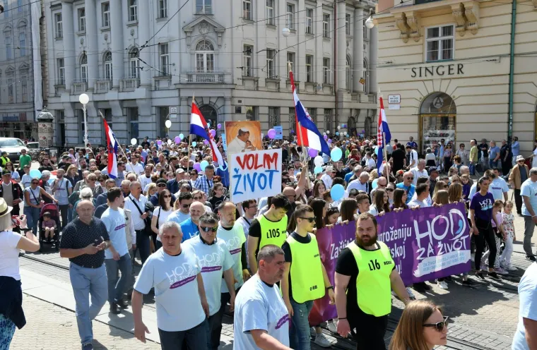 Održan Hod za život u Zagrebu: 'Za&scaron;titimo najugroženiju manjinu u Hrvatskoj &ndash; nerođenu djecu!'