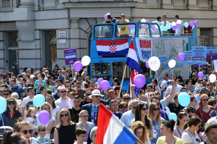 Održan Hod za život u Zagrebu: 'Za&scaron;titimo najugroženiju manjinu u Hrvatskoj &ndash; nerođenu djecu!'
