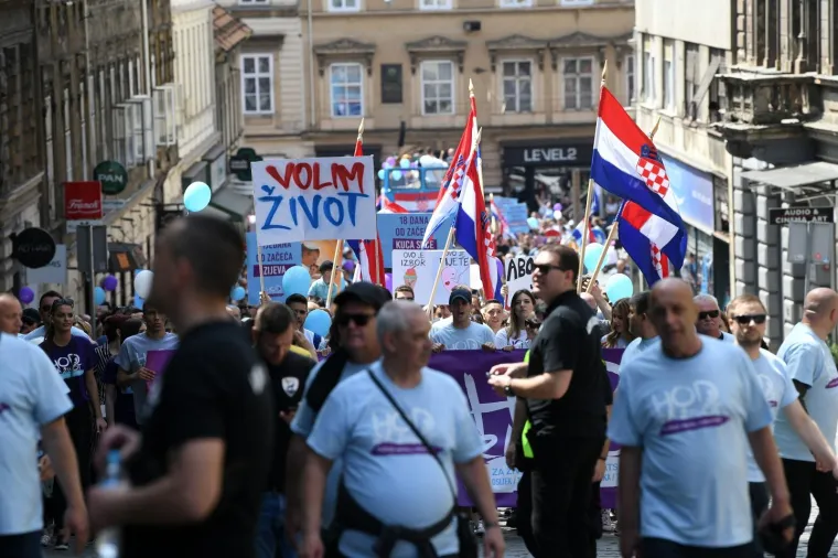 Održan Hod za život u Zagrebu: 'Za&scaron;titimo najugroženiju manjinu u Hrvatskoj &ndash; nerođenu djecu!'