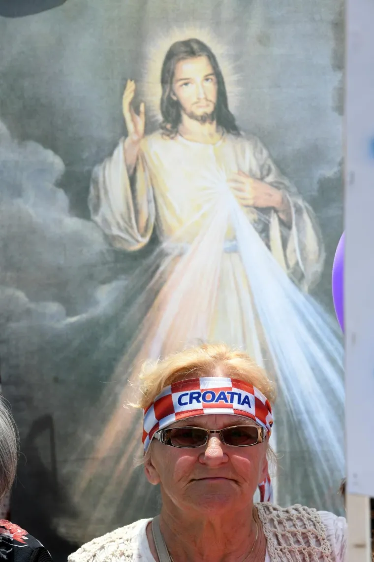 Održan Hod za život u Zagrebu: 'Za&scaron;titimo najugroženiju manjinu u Hrvatskoj &ndash; nerođenu djecu!'