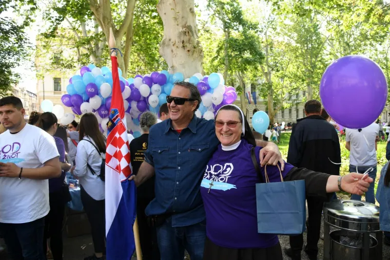 Održan Hod za život u Zagrebu: 'Za&scaron;titimo najugroženiju manjinu u Hrvatskoj &ndash; nerođenu djecu!'