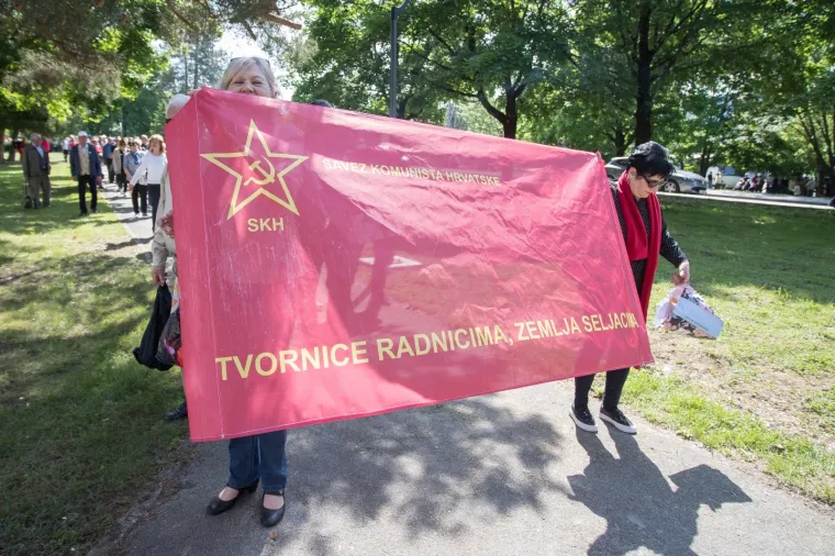 'Tito' i tisuće 'partizana' slave u Kumrovcu: Pjevaju se partizanske pjesme, vijore zastave Jugoslavije