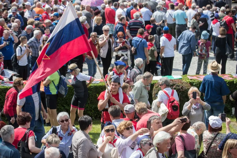 'Tito' i tisuće 'partizana' slave u Kumrovcu: Pjevaju se partizanske pjesme, vijore zastave Jugoslavije