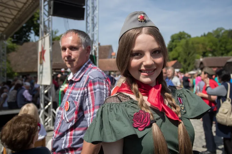 'Tito' i tisuće 'partizana' slave u Kumrovcu: Pjevaju se partizanske pjesme, vijore zastave Jugoslavije