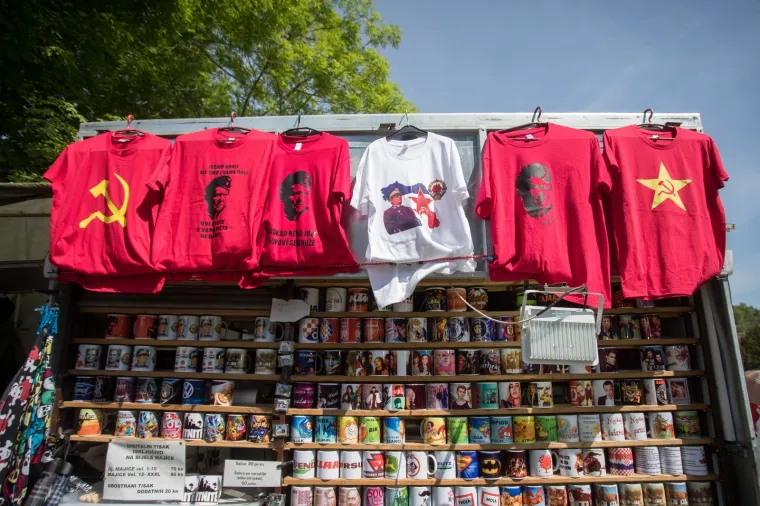 'Tito' i tisuće 'partizana' slave u Kumrovcu: Pjevaju se partizanske pjesme, vijore zastave Jugoslavije