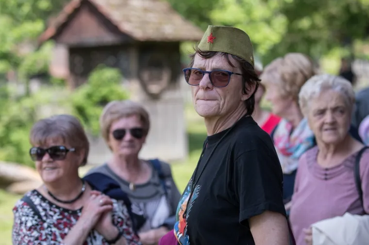 'Tito' i tisuće 'partizana' slave u Kumrovcu: Pjevaju se partizanske pjesme, vijore zastave Jugoslavije