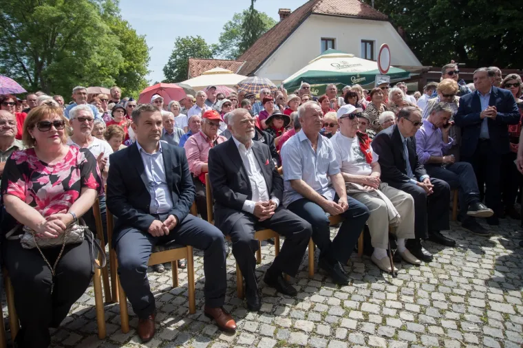 'Tito' i tisuće 'partizana' slave u Kumrovcu: Pjevaju se partizanske pjesme, vijore zastave Jugoslavije