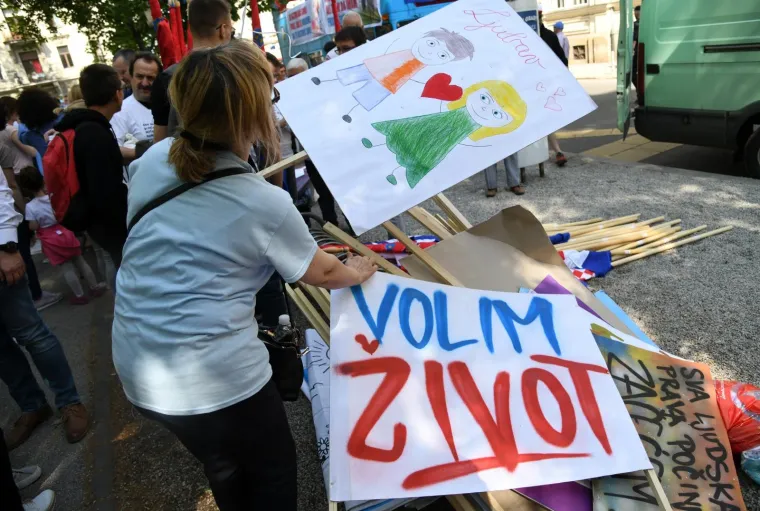 POČEO HOD ZA ŽIVOT: Okupljanje počelo na Zrinjevcu