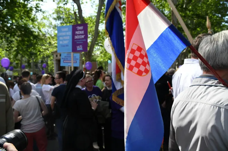 POČEO HOD ZA ŽIVOT: Okupljanje počelo na Zrinjevcu