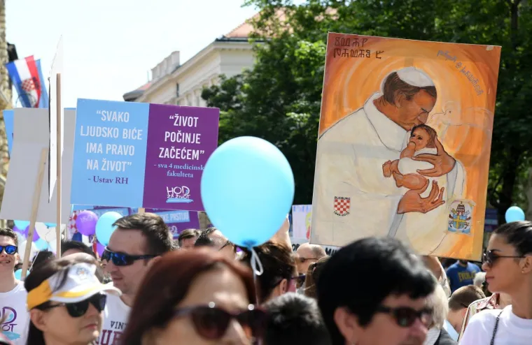 POČEO HOD ZA ŽIVOT: Okupljanje počelo na Zrinjevcu