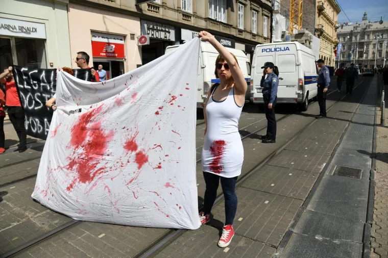 POČEO HOD ZA ŽIVOT: Okupljanje počelo na Zrinjevcu