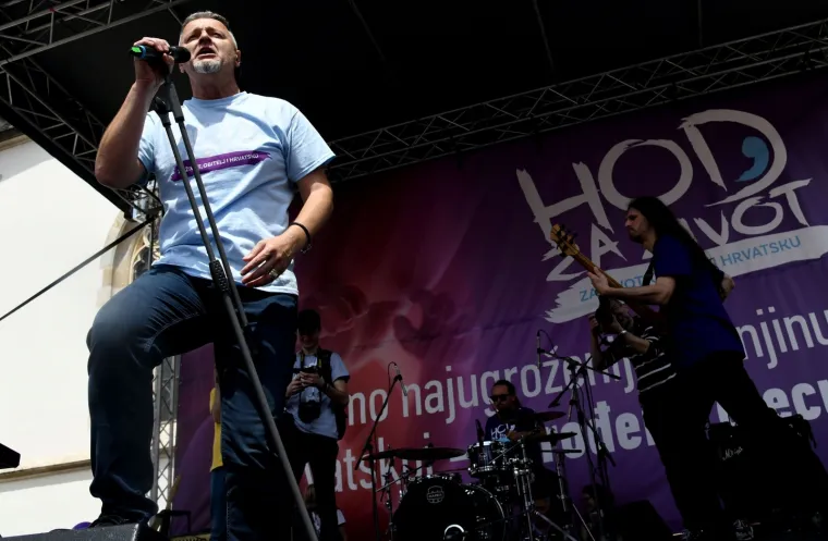 POČEO HOD ZA ŽIVOT: Okupljanje počelo na Zrinjevcu