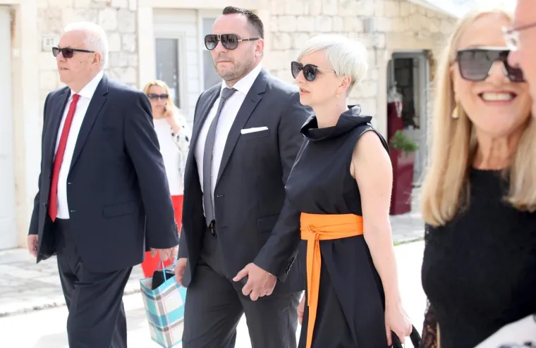 UDALA SE BRUNA SANADER: Na intimno vjenčanje u hvarskoj katedrali došli su samo najbliži, među njima i neka poznata lica
