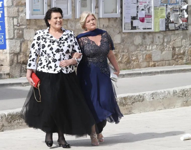 UDALA SE BRUNA SANADER: Na intimno vjenčanje u hvarskoj katedrali došli su samo najbliži, među njima i neka poznata lica