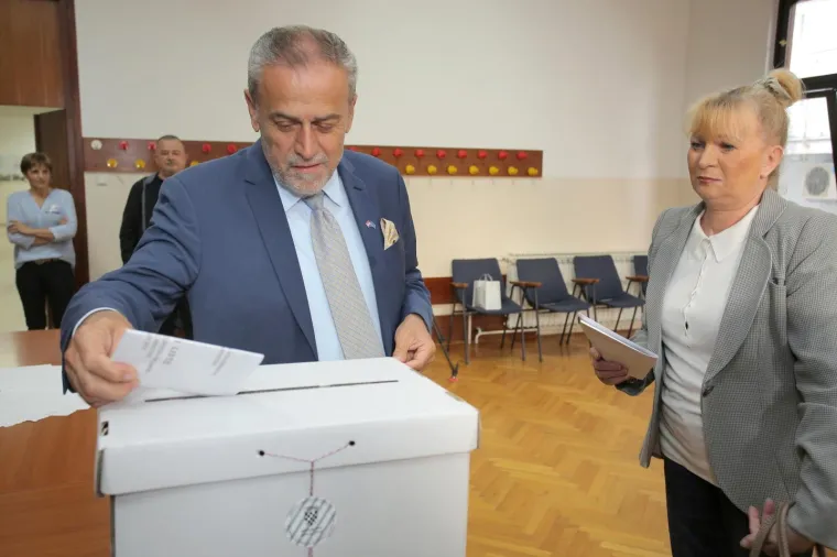 Milana Bandića rijetko viđamo sa samozatajnom suprugom, a imali su i preslatku pratnju