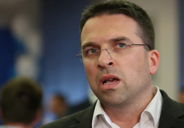 U stožeru HDZ-a jo&scaron; uvijek bez gužve: Plenković stigao dobro raspoložen i nasmije&scaron;en