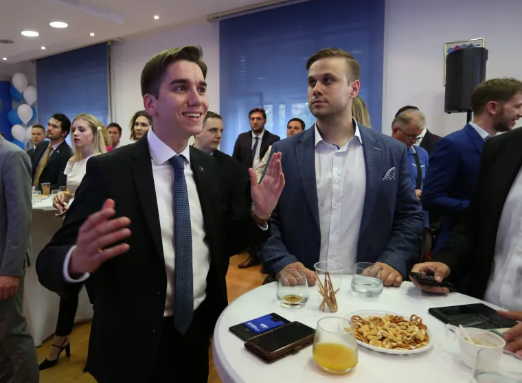 U stožeru HDZ-a jo&scaron; uvijek bez gužve: Plenković stigao dobro raspoložen i nasmije&scaron;en