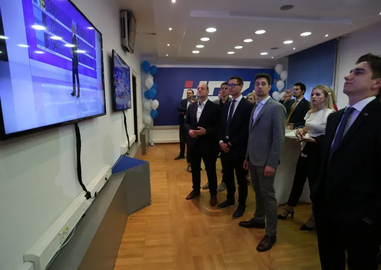 U stožeru HDZ-a jo&scaron; uvijek bez gužve: Plenković stigao dobro raspoložen i nasmije&scaron;en