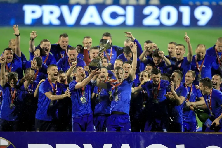 Spektakl nakon pobjede protiv Hajduka: Dinamo slavio titulu pred dobro popunjenim Maksimirom