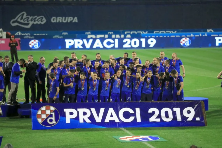 Spektakl nakon pobjede protiv Hajduka: Dinamo slavio titulu pred dobro popunjenim Maksimirom