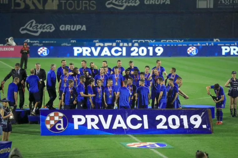 Spektakl nakon pobjede protiv Hajduka: Dinamo slavio titulu pred dobro popunjenim Maksimirom