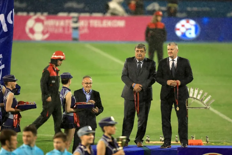 Spektakl nakon pobjede protiv Hajduka: Dinamo slavio titulu pred dobro popunjenim Maksimirom