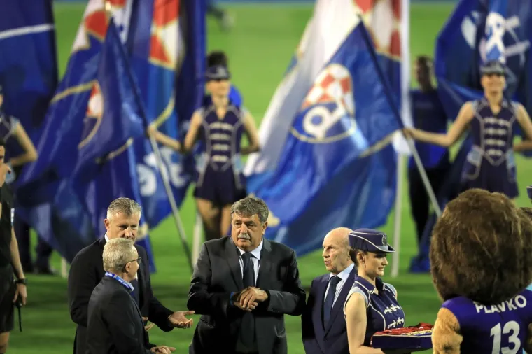 Spektakl nakon pobjede protiv Hajduka: Dinamo slavio titulu pred dobro popunjenim Maksimirom