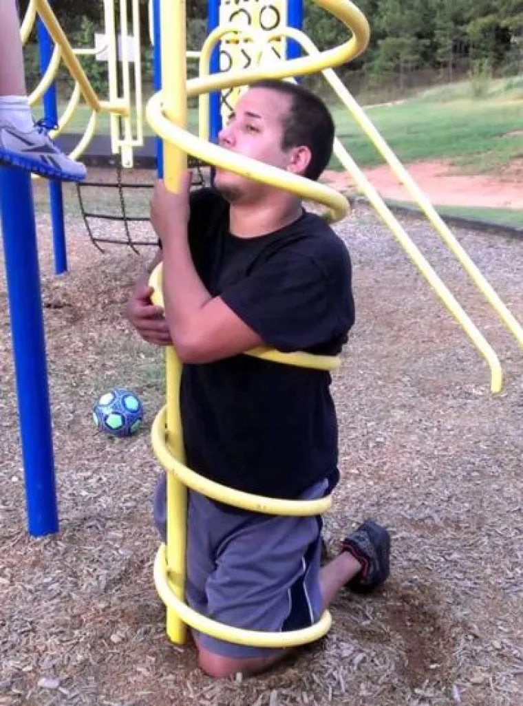 15 fotografija koje dokazuju da starijima od 15 nije mjesto u dječjem parku