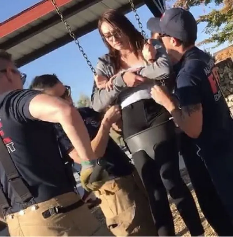 15 fotografija koje dokazuju da starijima od 15 nije mjesto u dječjem parku