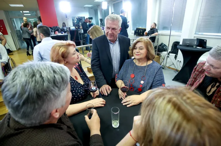 I&scaron;čekivanje rezultata izlaznih anketa u stožeru SDP-a