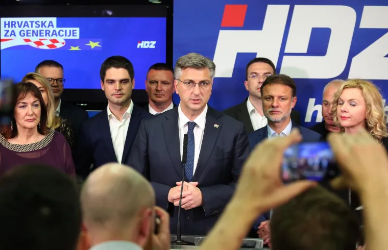 Od euforije do rezerviranosti: Pogledajte kako su u HDZ-u dočekali vijesti o osvojena 4 mandata