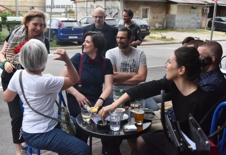 KOALICIJA MOŽEMO! DOČEKALA PRVE REZULTATE UZ PIVO I UGODNO DRUŽENJE: Bili su u baru Pločnik