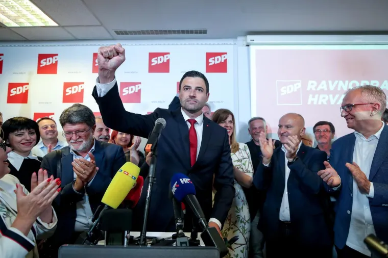 VELIKA GALERIJA IZ STOŽERA SDP-A: Bernardić u suzama zahvaljuje kolegama, neviđena euforija zavladala među socijaldemokratima