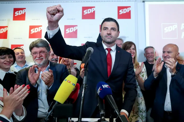 VELIKA GALERIJA IZ STOŽERA SDP-A: Bernardić u suzama zahvaljuje kolegama, neviđena euforija zavladala među socijaldemokratima