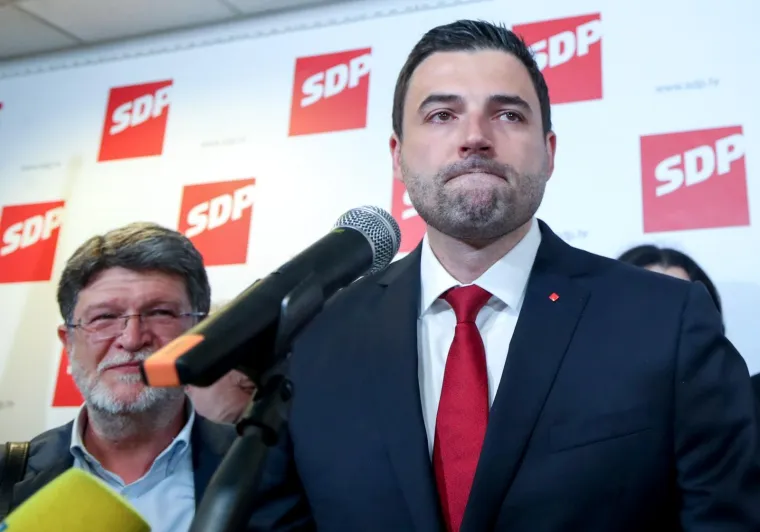 VELIKA GALERIJA IZ STOŽERA SDP-A: Bernardić u suzama zahvaljuje kolegama, neviđena euforija zavladala među socijaldemokratima