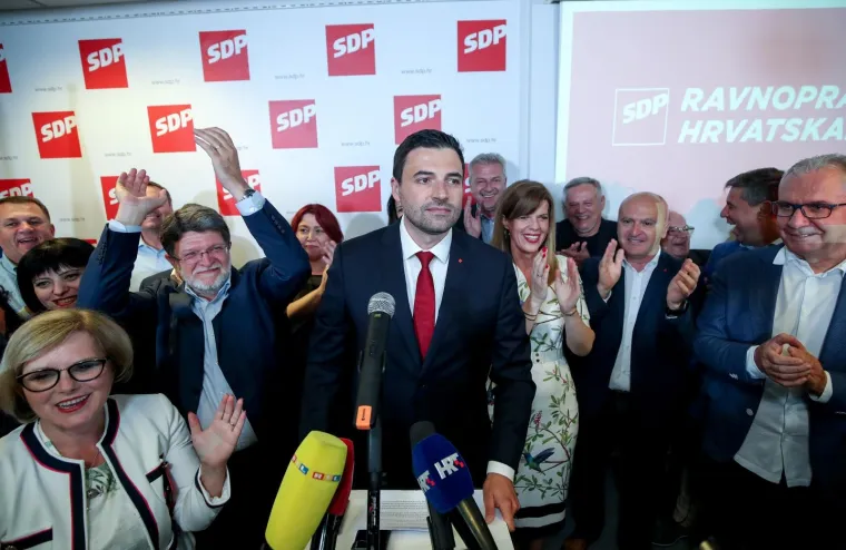 VELIKA GALERIJA IZ STOŽERA SDP-A: Bernardić u suzama zahvaljuje kolegama, neviđena euforija zavladala među socijaldemokratima